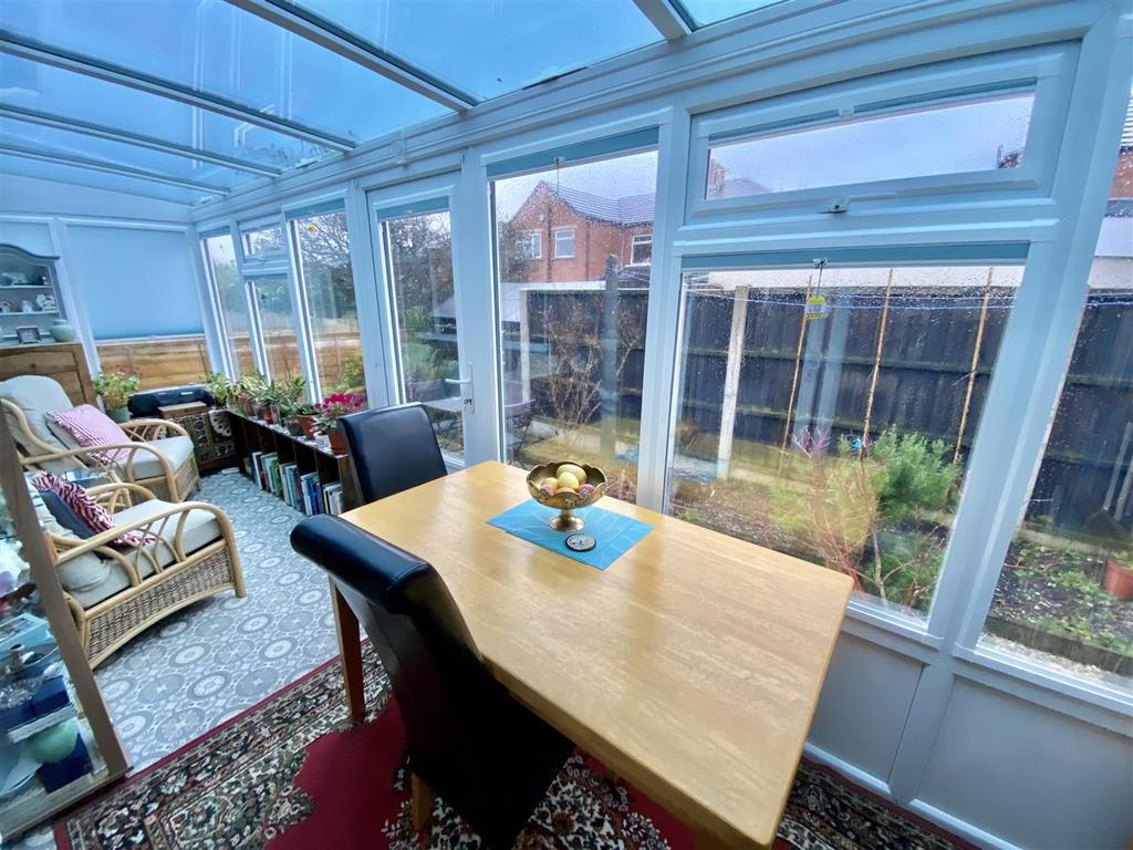Bramleys Estate Agents - Fountain Drive - Robertto
