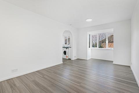 1 bedroom apartment for sale, Shepperton Court Drive, Shepperton, Surrey, TW17