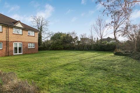 1 bedroom apartment for sale, Shepperton Court Drive, Shepperton, Surrey, TW17