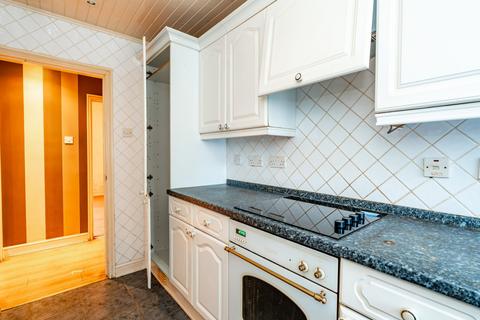 3 bedroom flat for sale, 27/1 West Pilton Gardens, Pilton, Edinburgh, EH4
