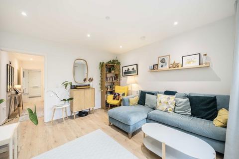 2 bedroom flat for sale, Milton Road, London NW9