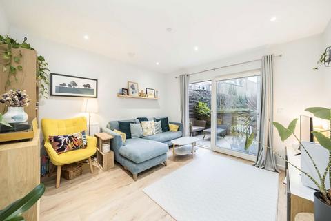 2 bedroom flat for sale, Milton Road, London NW9