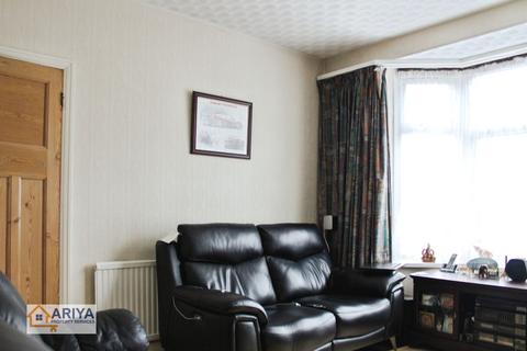 3 bedroom semi-detached house for sale, The Approach, Crown Hills, Leicester LE5