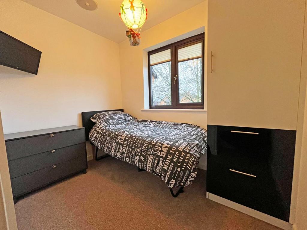 Bed 4.jpg