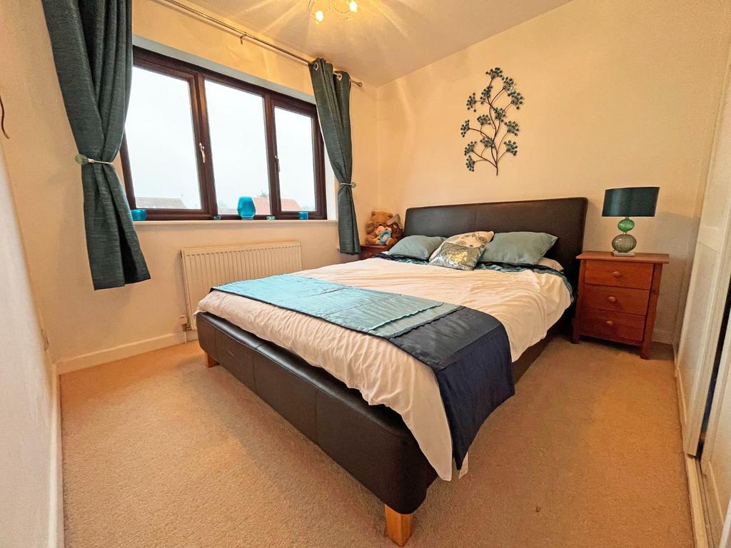 Bed 2.jpg