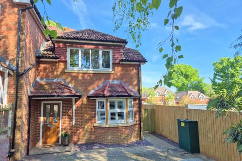 Tilgate Gardens, Coulsdon, CR5 1EX
