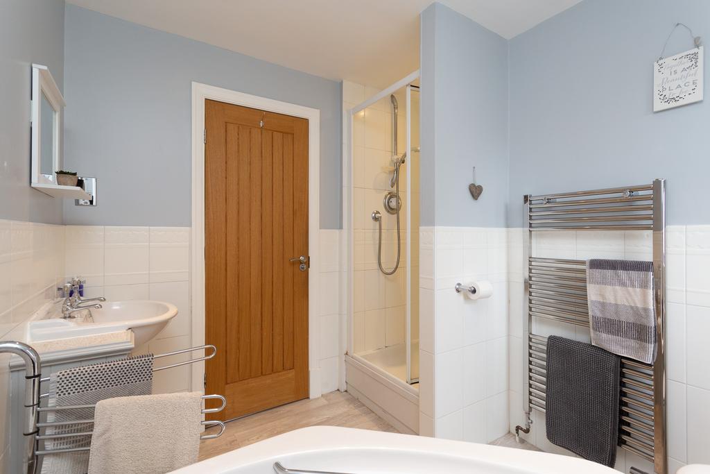 25bathroom