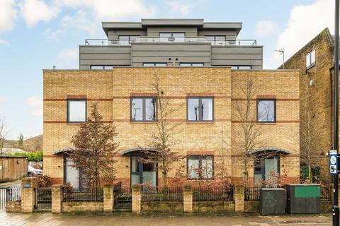 2 bedroom flat for sale, St. Johns Road, Isleworth TW7