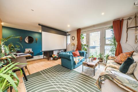 2 bedroom flat to rent, Morton Close, London, E1