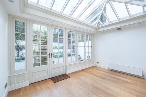3 bedroom terraced house for sale, Gibson Square, Barnsbury, Islington, London