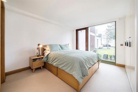 2 bedroom flat for sale, Rivermead Close, Teddington TW11