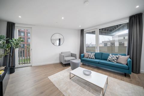 3 bedroom flat to rent, Parkes Street, London