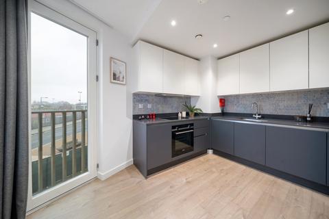 3 bedroom flat to rent, Parkes Street, London