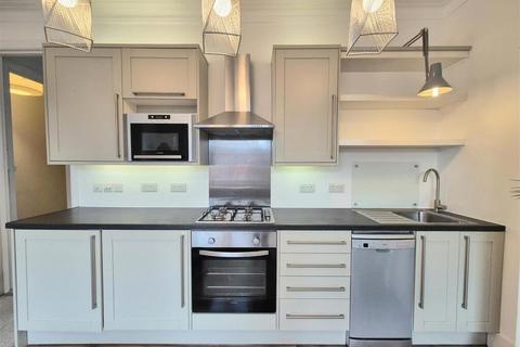 2 bedroom flat to rent, Walm Lane, London