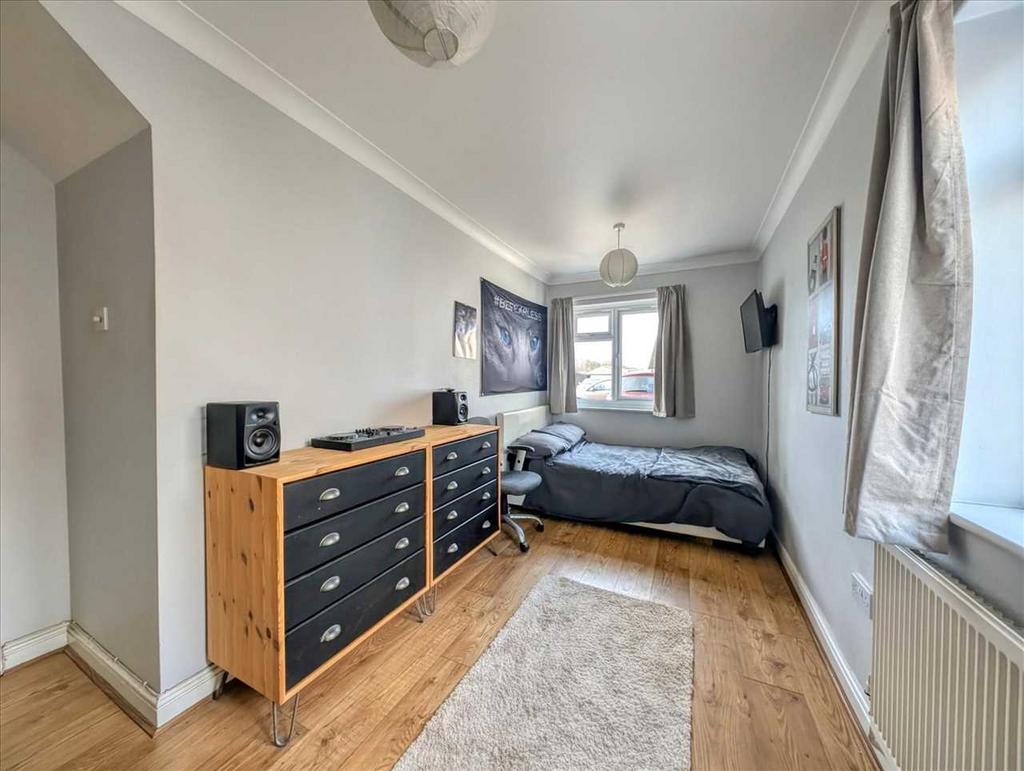 Bedroom 2 (GF)