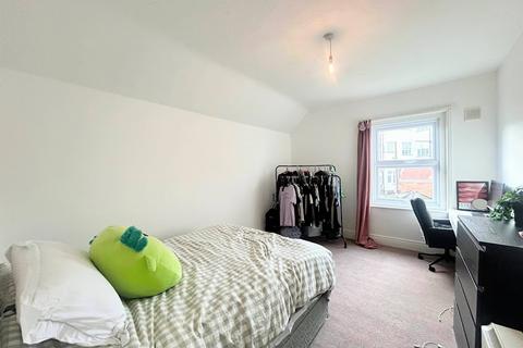 1 bedroom flat to rent, North Lodge Road, Penn Hill, BH14