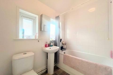 1 bedroom flat to rent, North Lodge Road, Penn Hill, BH14