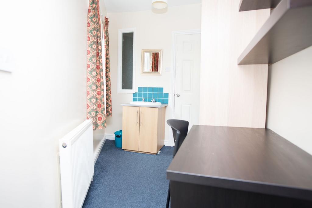 Neat single bedroom with a built-in study area,...