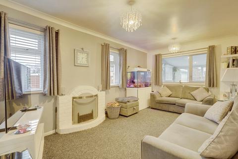 2 bedroom detached bungalow for sale, Church Road, Benfleet, SS7