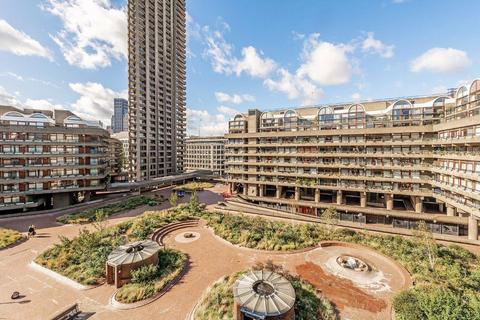Studio to rent, Barbican, London EC2Y