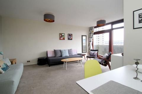 Studio to rent, Barbican, London EC2Y