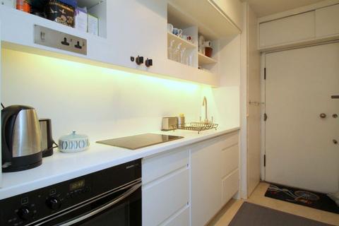 Studio to rent, Barbican, London EC2Y
