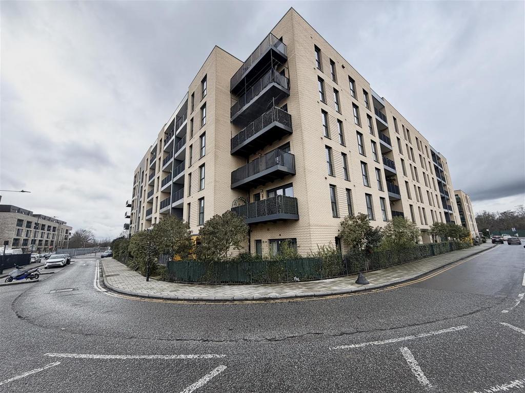 Davidson Frost-Wellings, DFW, Halley House, Extern