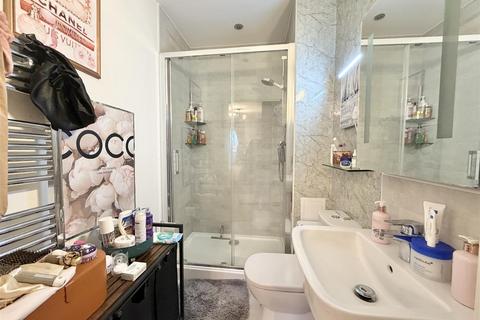 2 bedroom flat to rent, 31, Westmoreland Road, London NW9