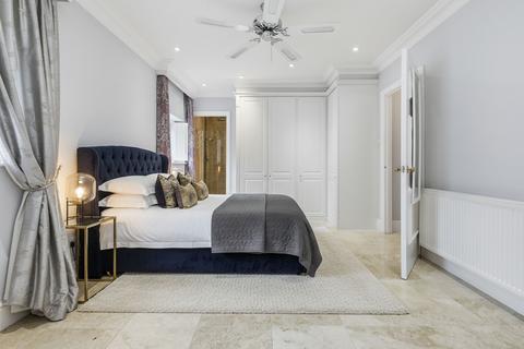 1 bedroom ground floor flat for sale, Flat 4 Lilystone Hall, Honeypot Lane, Stock, CM4 9GJ