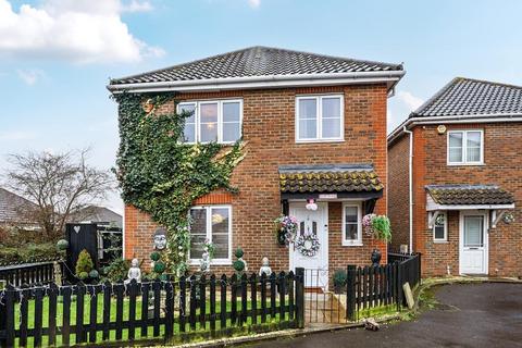 4 bedroom detached house for sale, Compass Close,  Ashford,  TW15