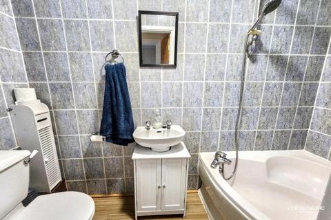 3 bedroom flat for sale, London SE19