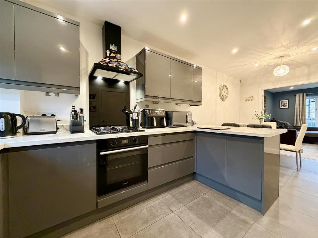 Dining kitchen