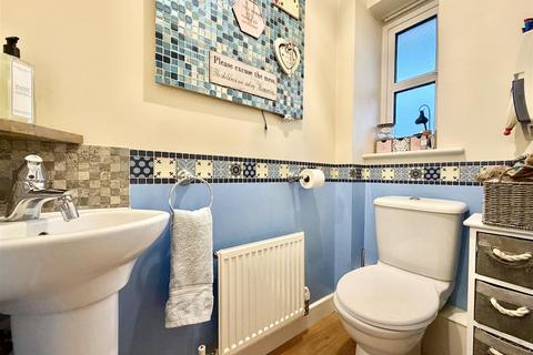 4 bedroom semi-detached house for sale, Barleyhill Road, Garforth, Leeds