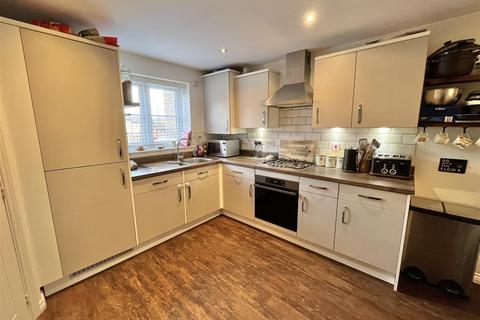 undefined, Wisteria Way, Glossop