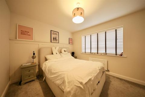 2 bedroom terraced house for sale, Banks Drive, Hessle