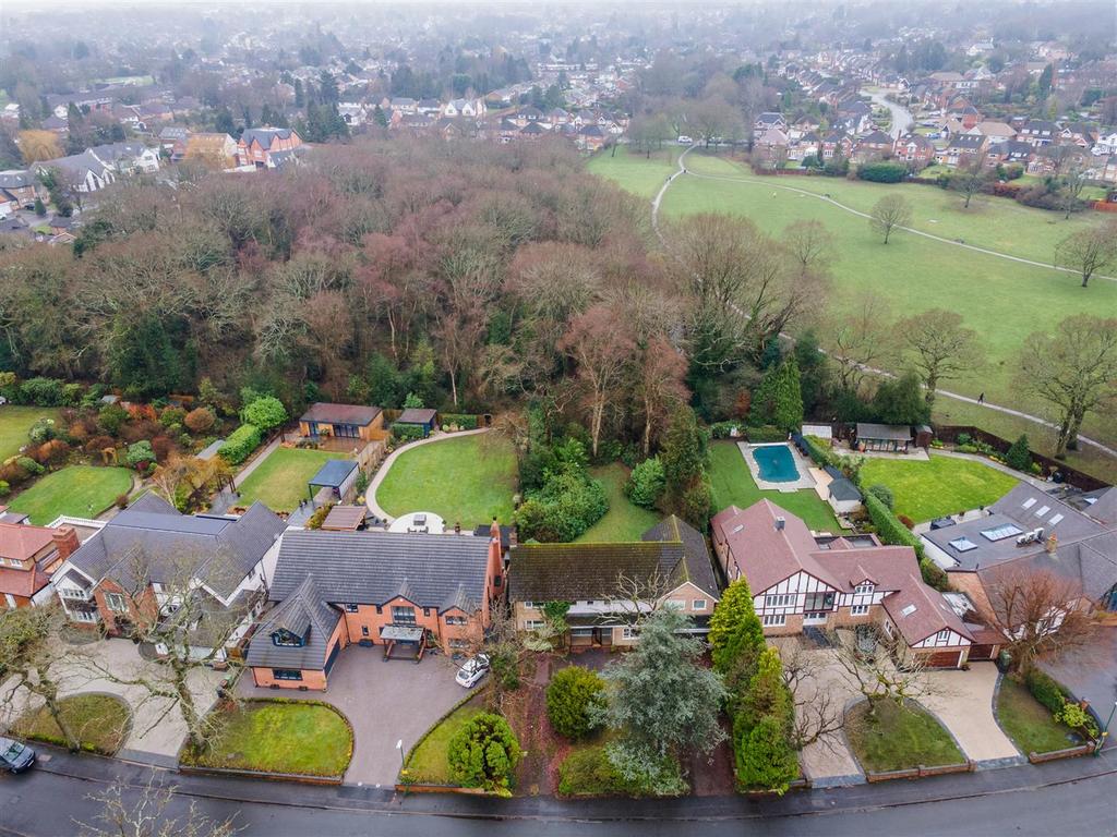 19 Woodside Way 3.jpg