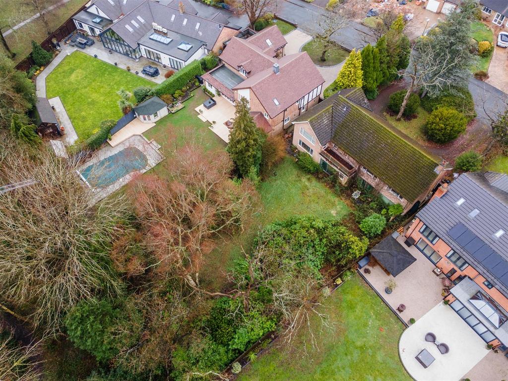 19 Woodside Way 4.jpg
