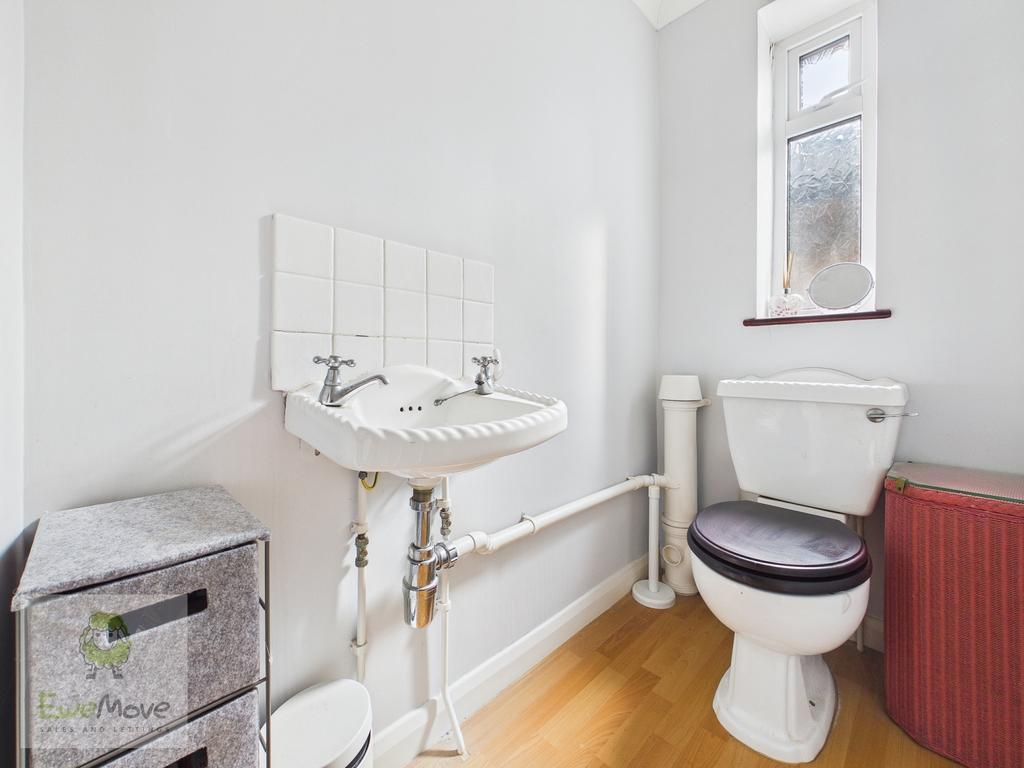 First Floor Cloakroom