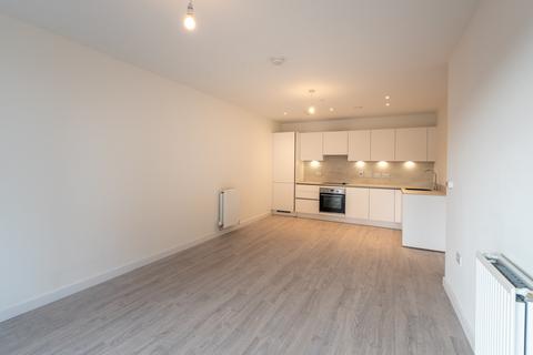 2 bedroom flat to rent, Farine Avenue, Hayes UB3