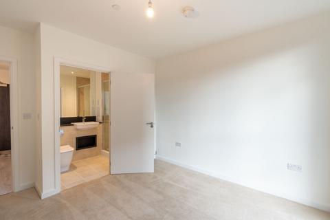 2 bedroom flat to rent, Farine Avenue, Hayes UB3