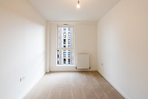 2 bedroom flat to rent, Farine Avenue, Hayes UB3