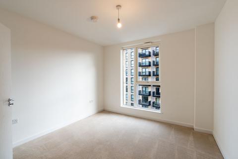 2 bedroom flat to rent, Farine Avenue, Hayes UB3