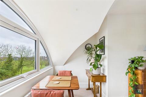 2 bedroom apartment for sale, Streatham Common North, London, SW16