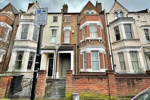 Studio to rent, Gondar Gardens, London, NW6