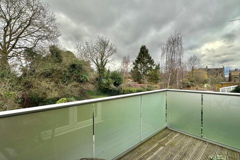 Studio to rent, Gondar Gardens, London, NW6