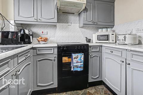2 bedroom flat for sale, Clover Way, Wallington