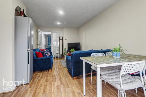 2 bedroom flat for sale, Clover Way, Wallington