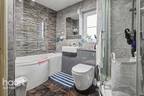 2 bedroom flat for sale, Clover Way, Wallington