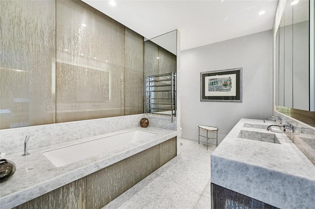 Primary En-Suite