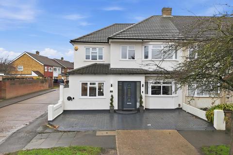 5 bedroom end of terrace house for sale, Elmer Gardens, Rainham, RM13 7